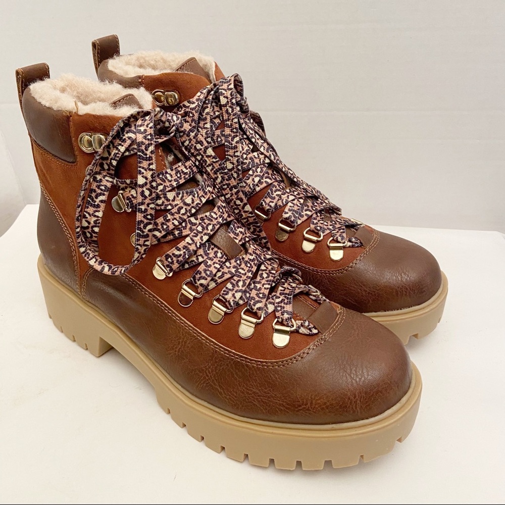 New in box Madden Girl lodge cognac chunky boots sz 10 with animal print laces